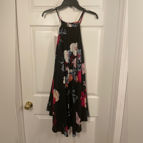 NEW Floral high low swing dress. Size Medium. - Picture 2 of 9